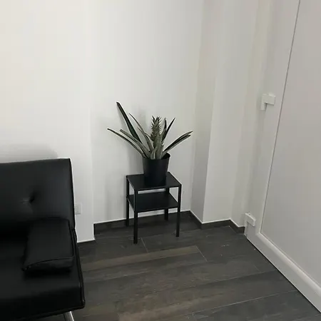 Ej Corner Apartman